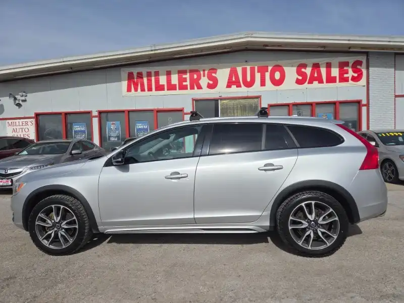 2017 Volvo V60 T5 AWD Cross Country's photo