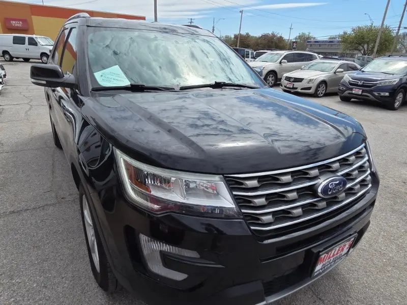 2017 Ford Explorer XLT 4WD photo 3