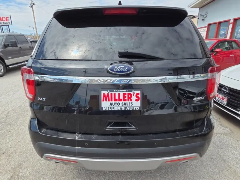 2017 Ford Explorer XLT 4WD photo 5