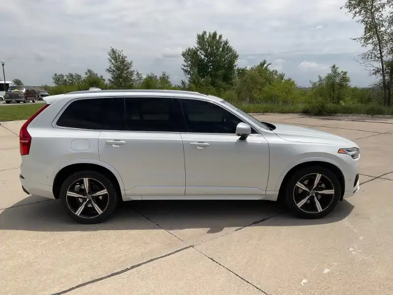 2016 Volvo XC90 T6 AWD R-Design's photo