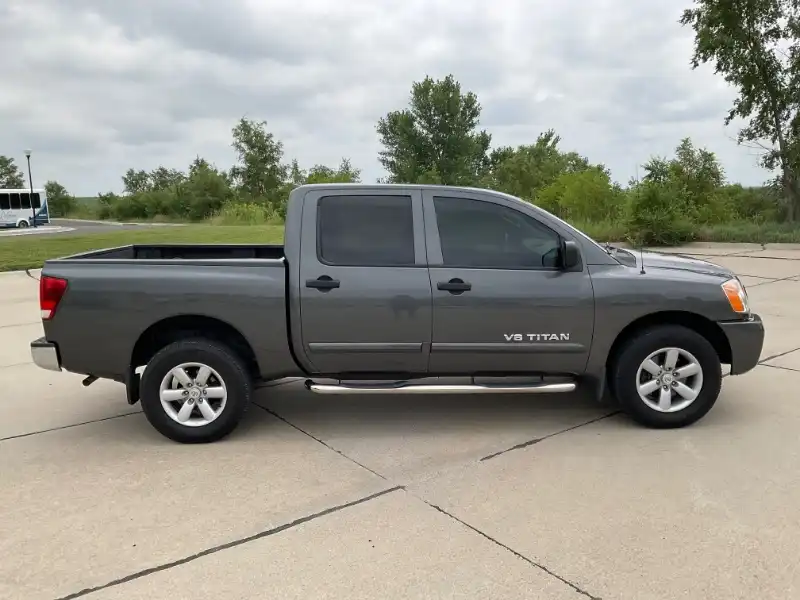 2011 Nissan Titan SV 4X4 Crew Cab SWB's photo