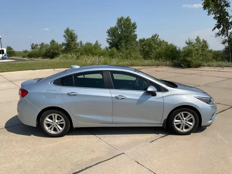 2018 Chevrolet Cruze 1LT Auto's photo