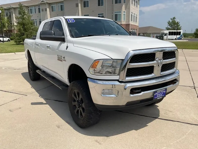 2015 RAM 2500 SLT 4X4 Mega Cab photo 5