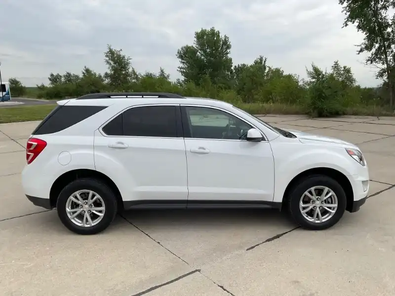 2017 Chevrolet Equinox AWD LT's photo