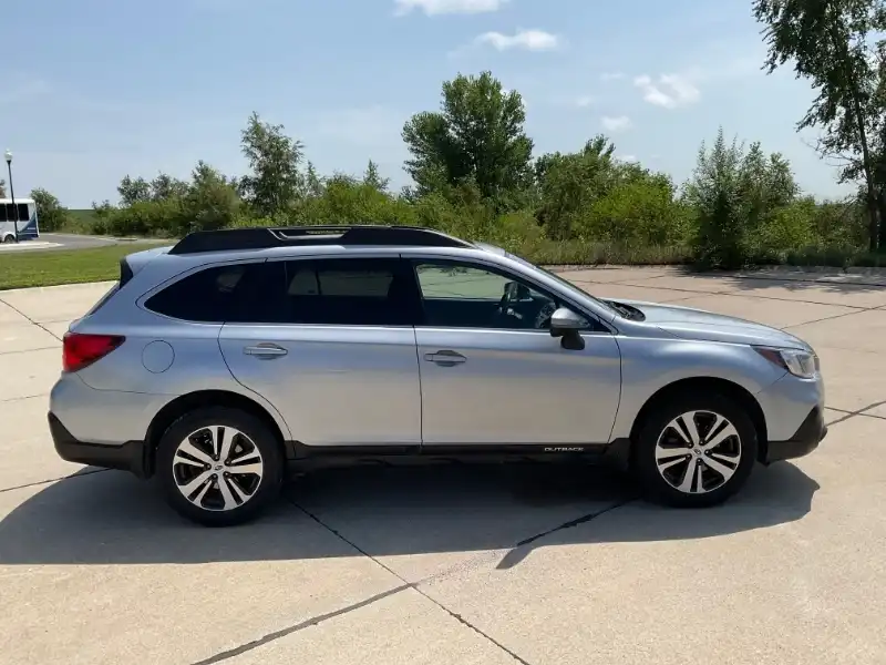2018 Subaru Outback 2.5i Limited's photo