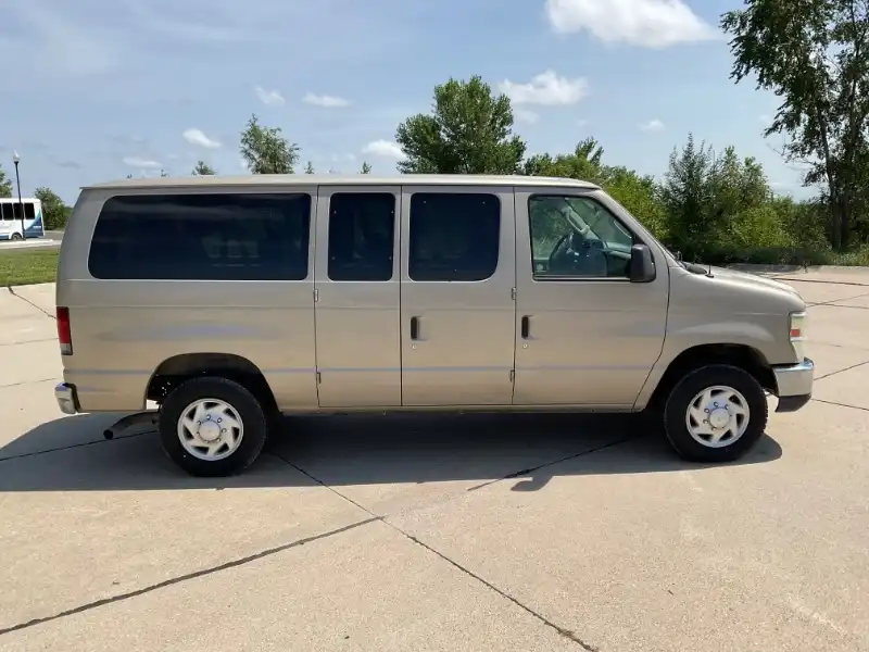 2011 Ford E-Series E-350 XLT Super Duty's photo