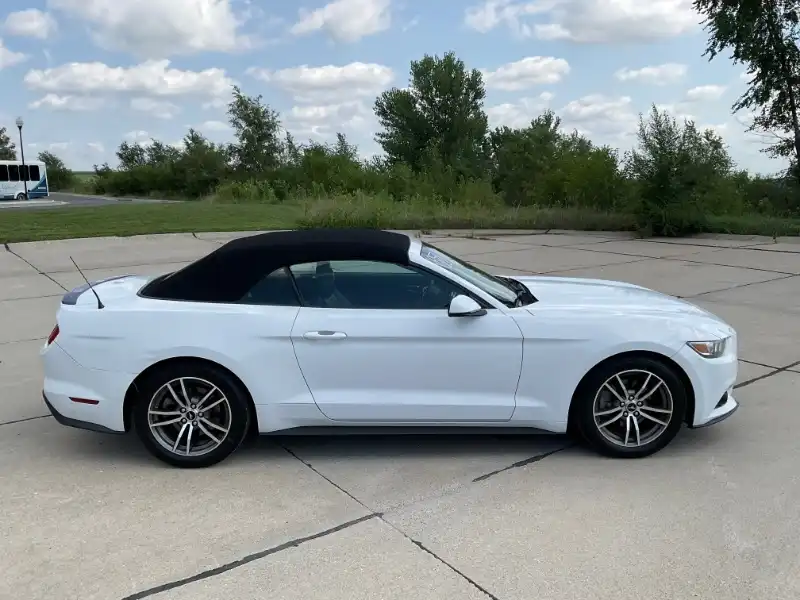 2017 Ford Mustang EcoBoost Premium Convertible's photo