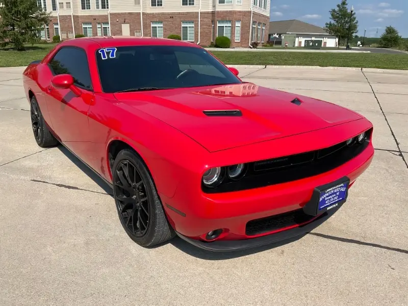 2017 Dodge Challenger SXT Plus photo 5