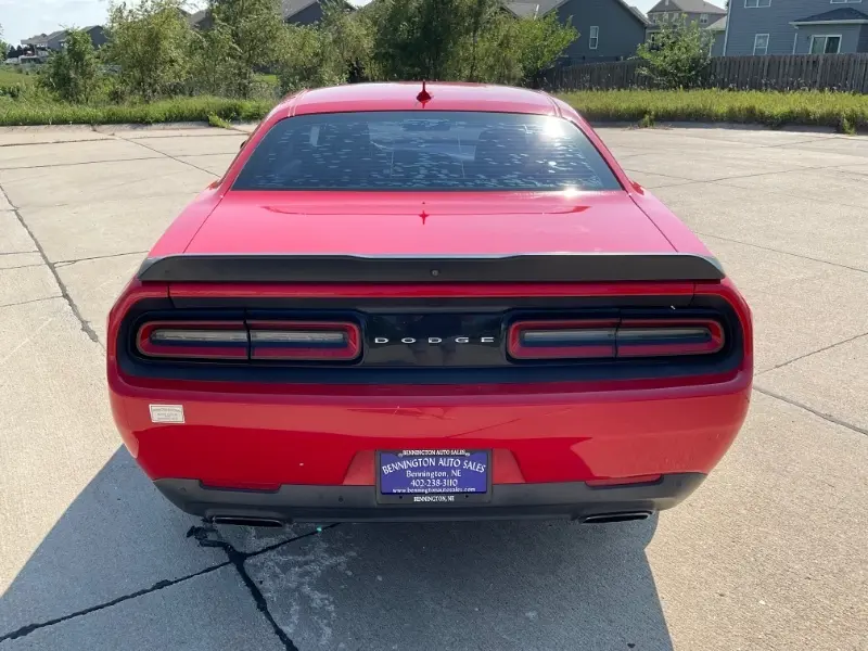 2017 Dodge Challenger SXT Plus photo 3
