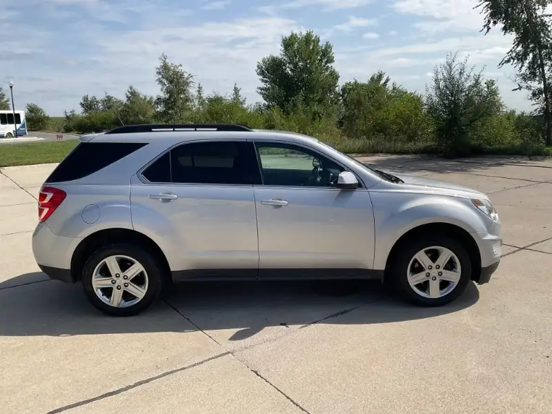 2016 Chevrolet Equinox LT's photo