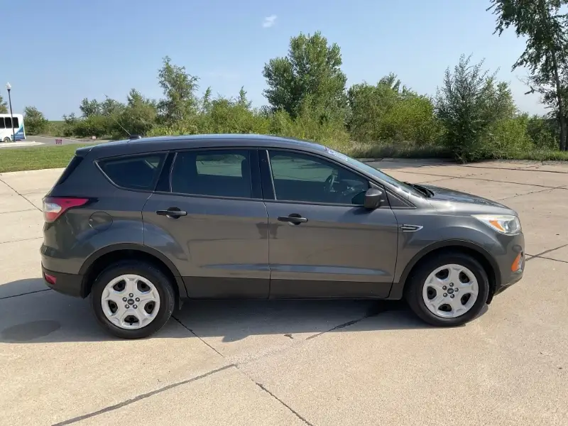 2017 Ford Escape S photo 1