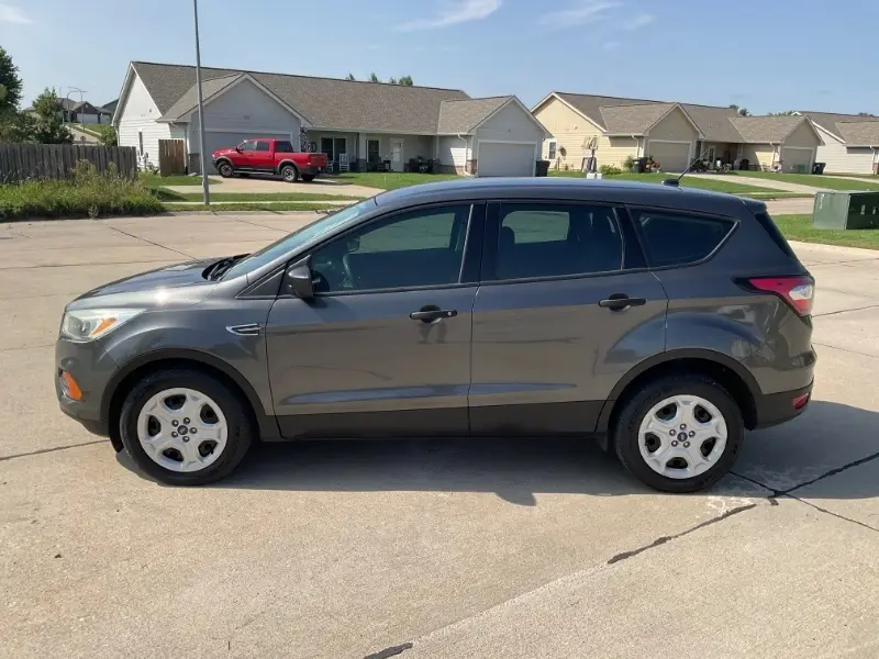 2017 Ford Escape S photo 4