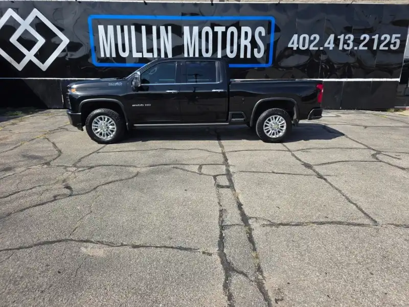 2023 Chevrolet Silverado HD High Country 4WD Crew Cab Standard Box's photo
