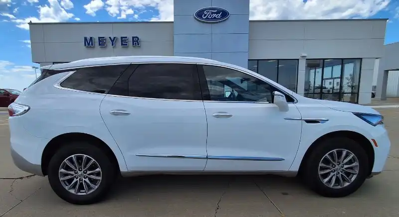 2023 Buick Enclave Essence's photo