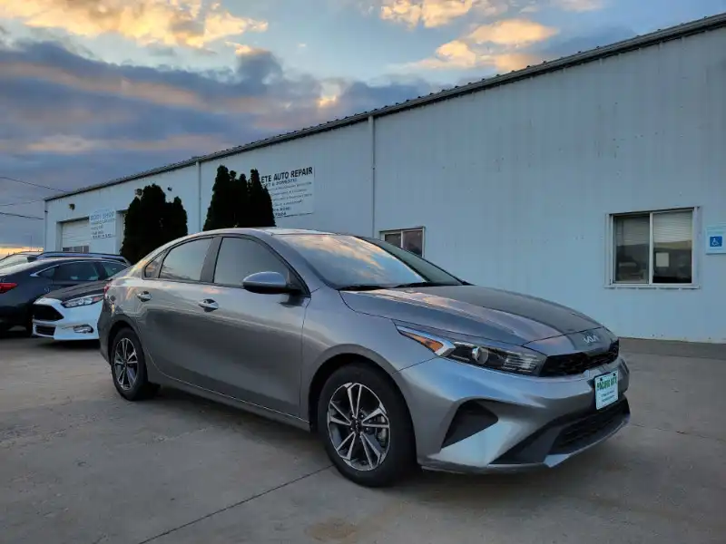 2023 Kia Forte LXS AT's photo