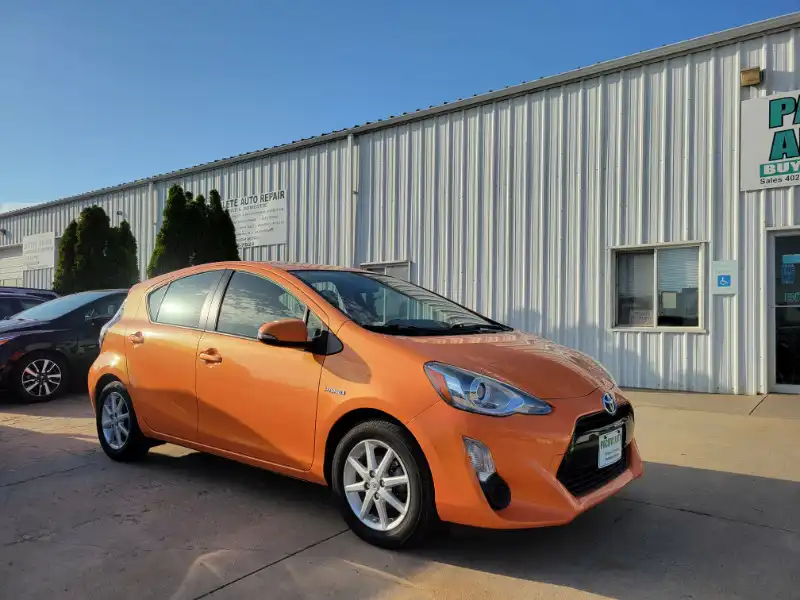 2015 Toyota Prius c Three's photo