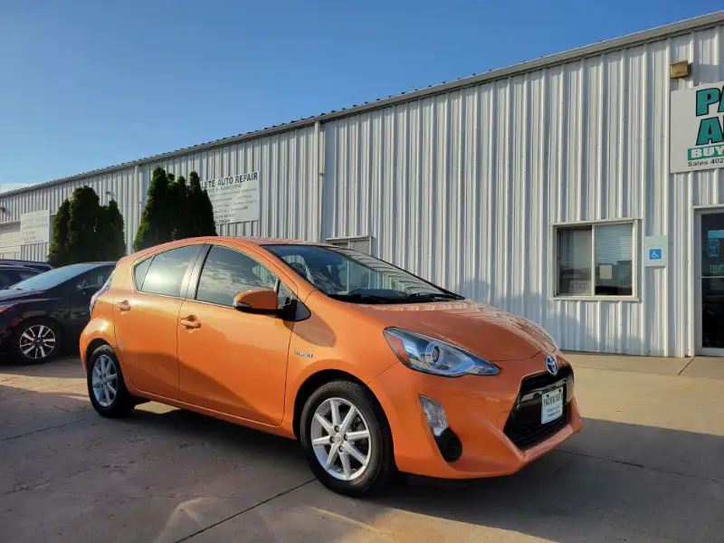 2015 Toyota Prius c Three's photo
