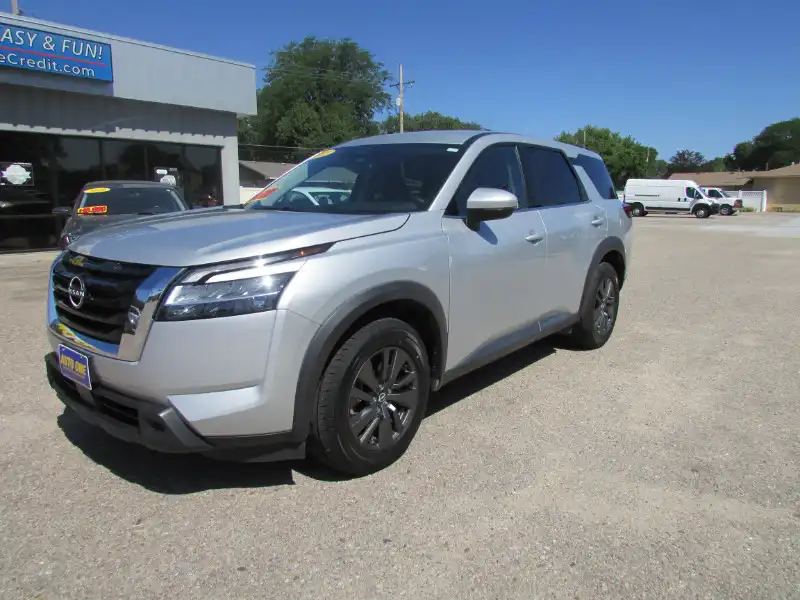 2022 Nissan Pathfinder S 4WD's photo