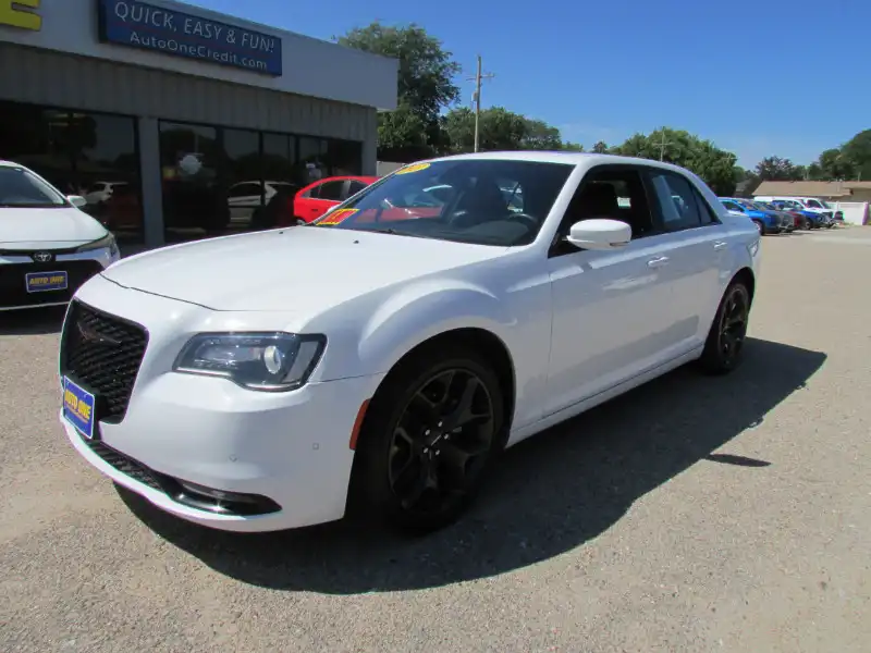 2023 Chrysler 300 S's photo