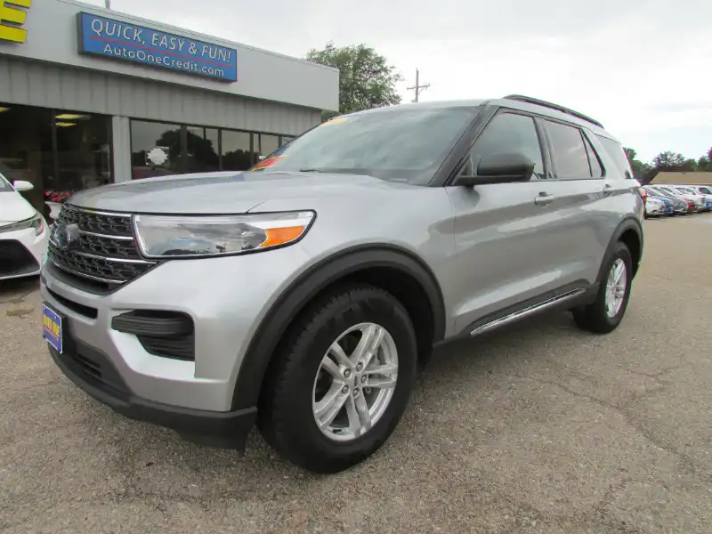 2023 Ford Explorer XLT 4WD's photo
