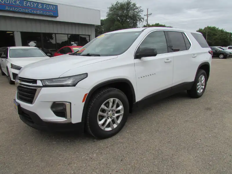 2023 Chevrolet Traverse LS AWD's photo