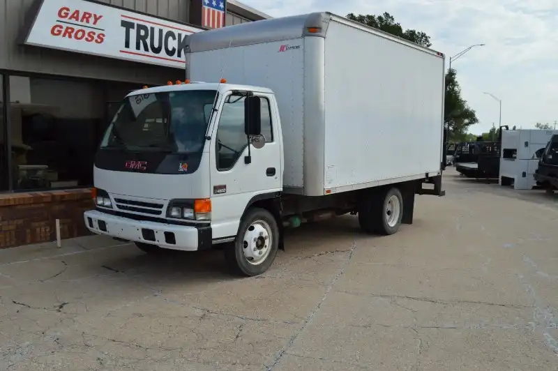 2004 GMC W-Series (Forward)'s photo