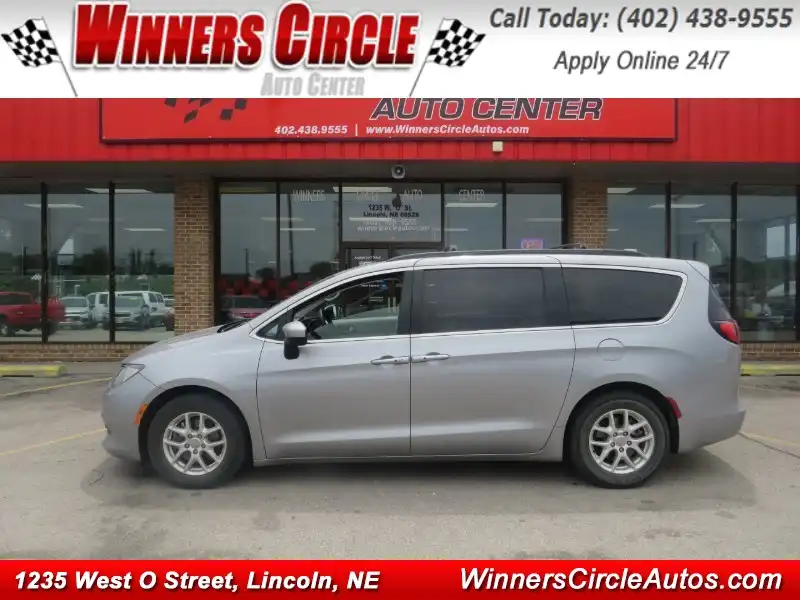 2020 Chrysler Voyager LXI's photo