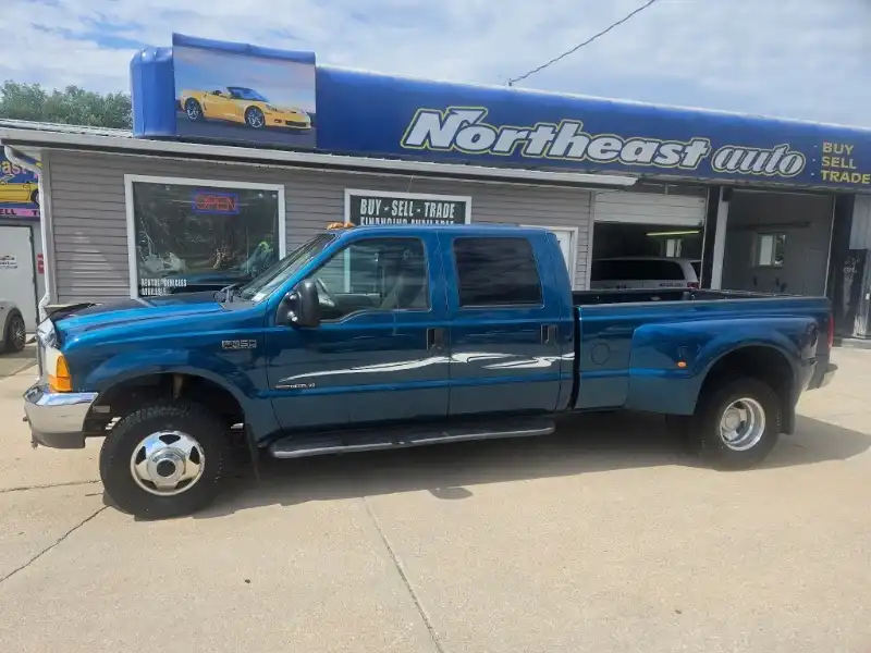 2000 Ford F-350 Lariat 4WD Crew Cab DRW SWB's photo