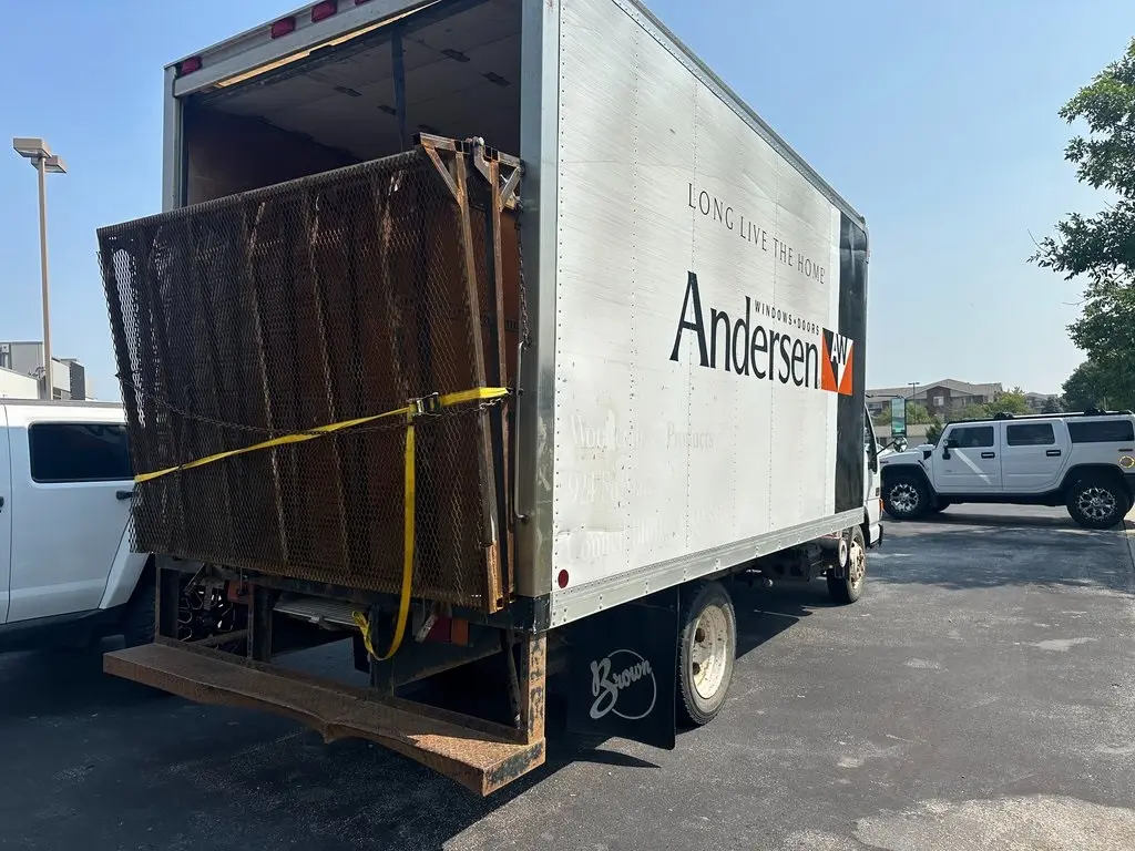 2005 GMC W-Series (Forward) undefined photo 4