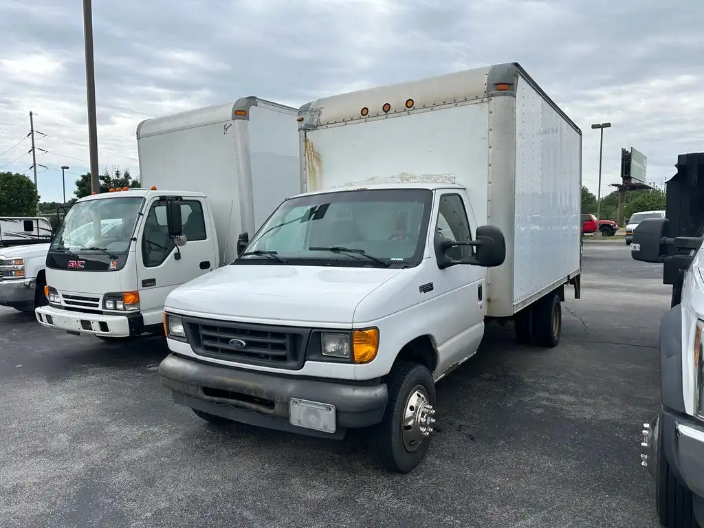 2003 Ford E-Series's photo