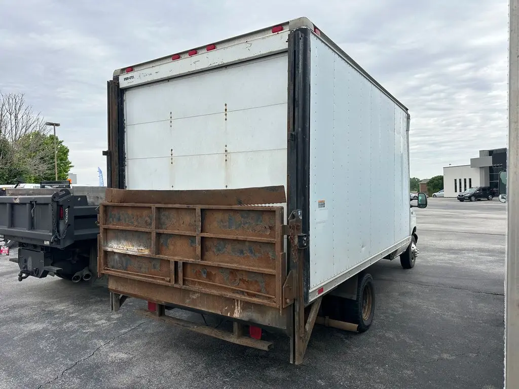 2003 Ford E-Series undefined photo 3