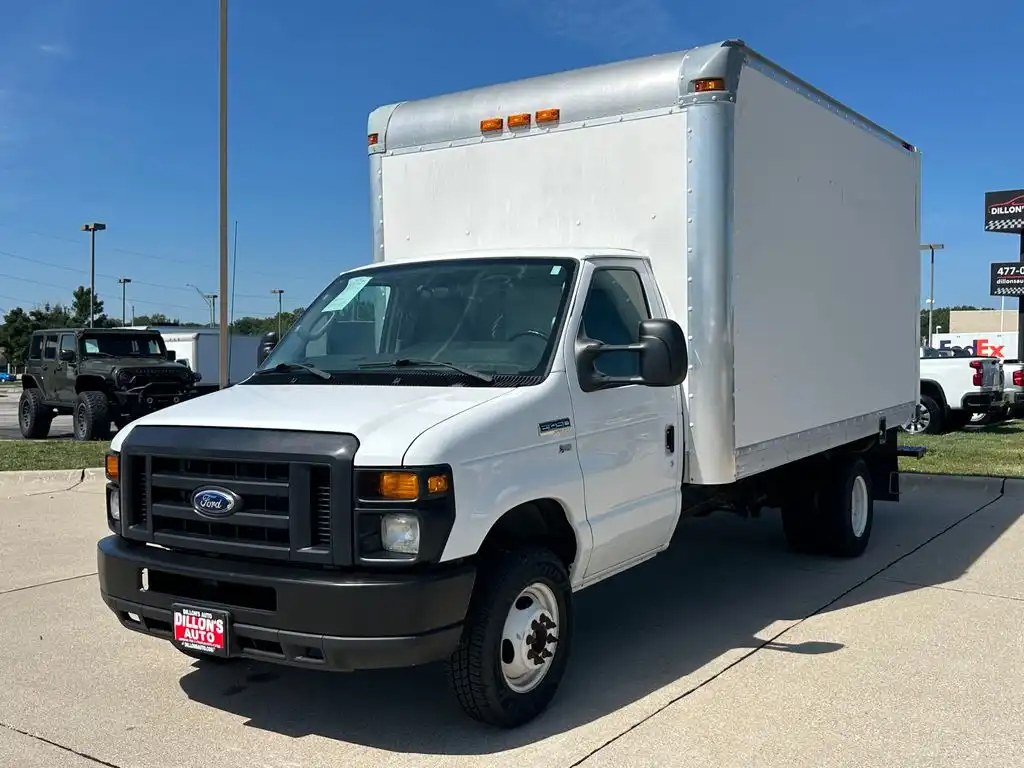 2015 Ford E-Series DRW E-450 Super Duty 158 in WB's photo