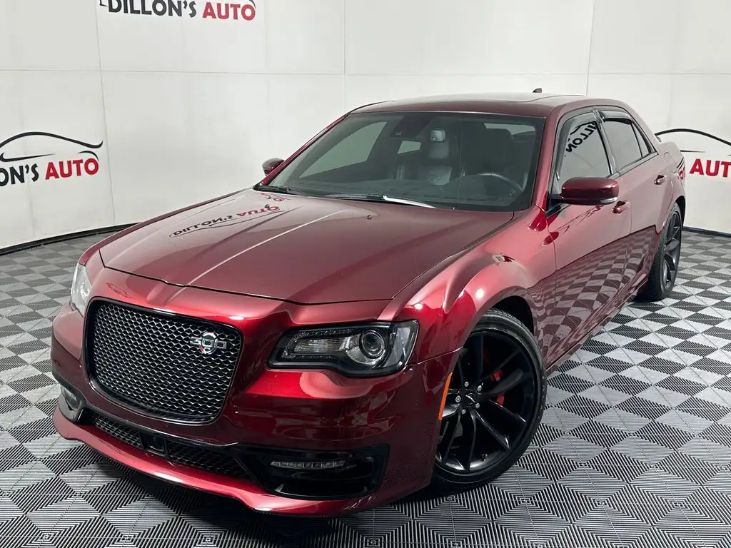 2023 Chrysler 300 C photo 1