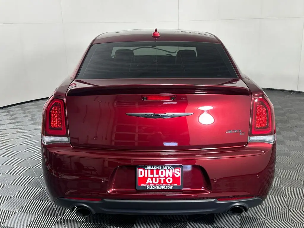 2023 Chrysler 300 C photo 5
