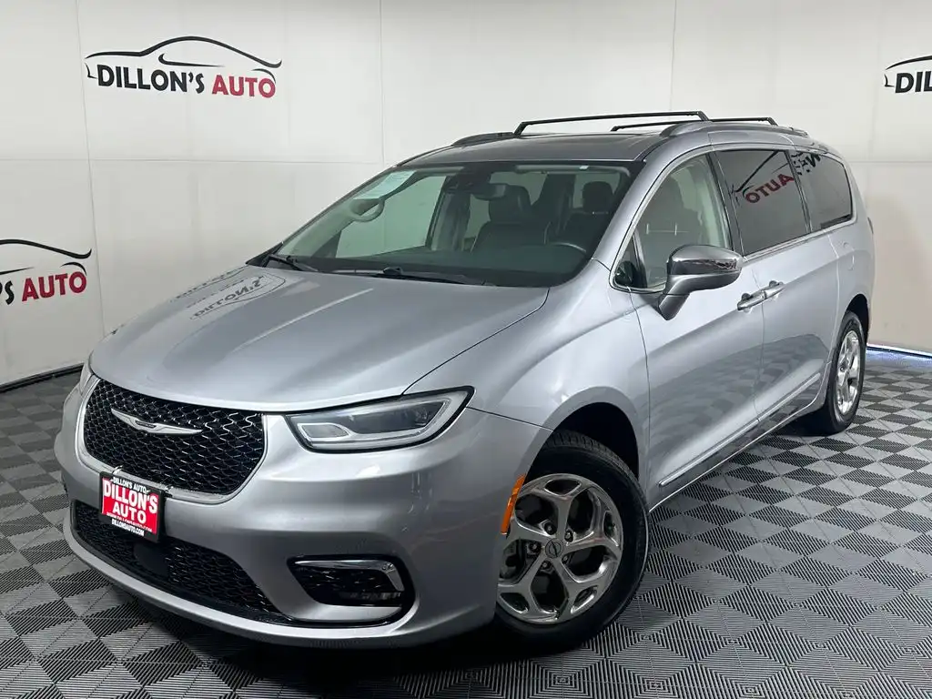 2021 Chrysler Pacifica Limited's photo