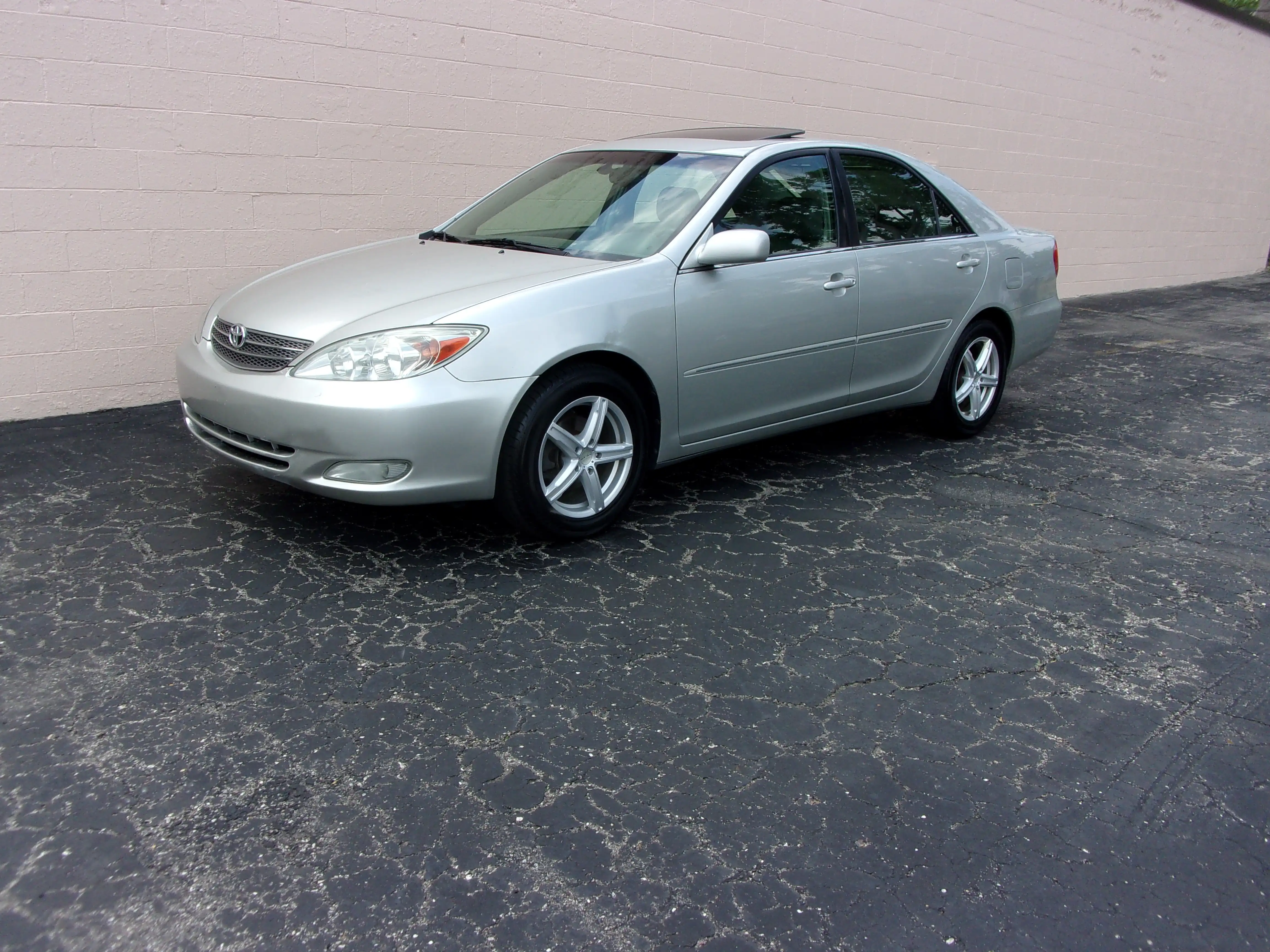 2004 Toyota Camry LE 4AT's photo