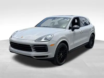 2023 Porsche Cayenne Platinum Edition photo 3