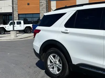 2021 Ford Explorer XLT 4WD photo 3