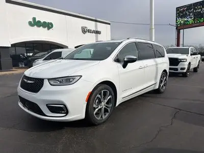 2026 Chrysler Pacifica Pinnacle photo 2