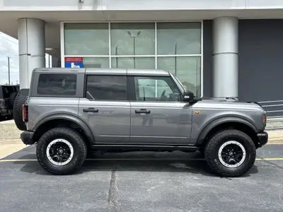 2023 Ford Bronco Badlands 4x4 photo 2