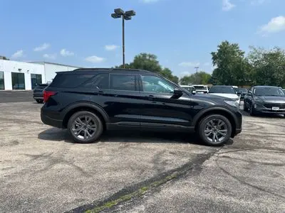 2026 Ford Explorer Active 4WD photo 2