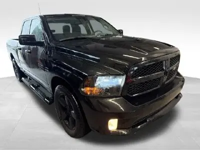 2018 RAM 1500 Express 4WD Quad Cab 6'4 photo 3