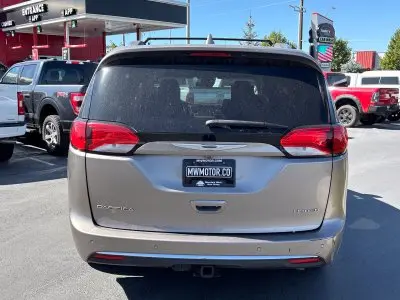 2017 Chrysler Pacifica Limited photo 4