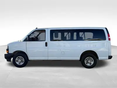 2022 Chevrolet Express LS 2500 photo 5