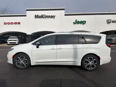 2026 Chrysler Pacifica Pinnacle photo 5