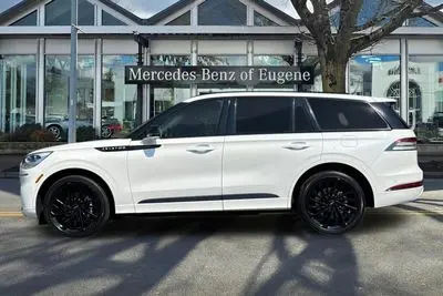 2022 Lincoln Aviator Reserve AWD photo 3