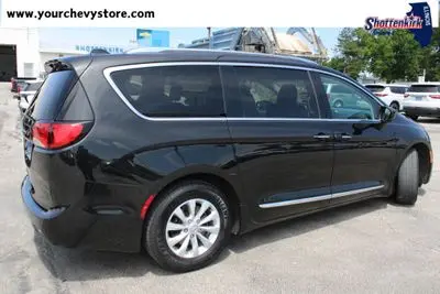 2019 Chrysler Pacifica Touring L photo 4