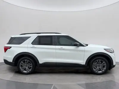 2026 Ford Explorer Active 4WD photo 4