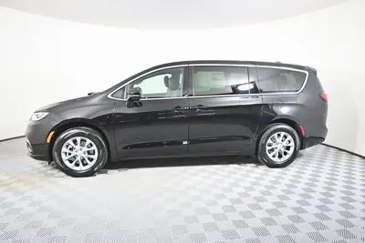 2026 Chrysler Pacifica Select AWD photo 2