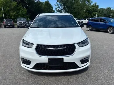 2025 Chrysler Pacifica Select photo 2